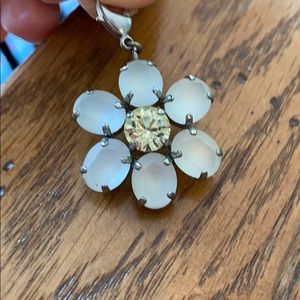Sabika Vintage Crystal Daisy Charm